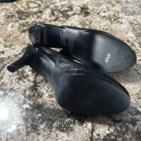 Tamari black 4”” heels, size 9.5, NWOB. - Picture 2 of 5